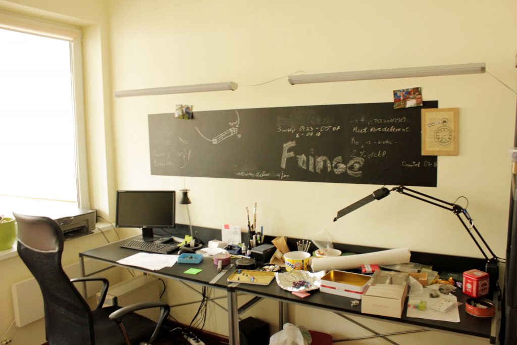 deadlyinlove-blog-minimal-work-room